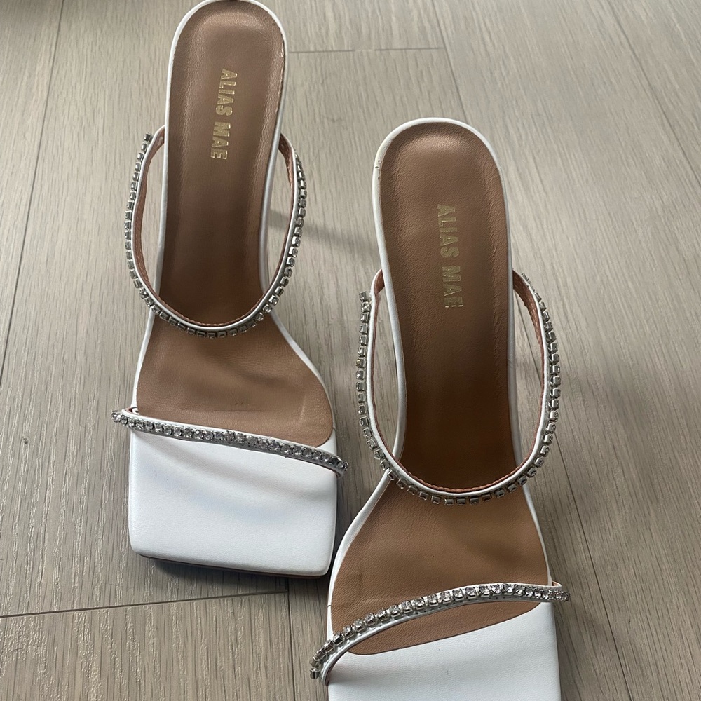 alias Mae, size 40